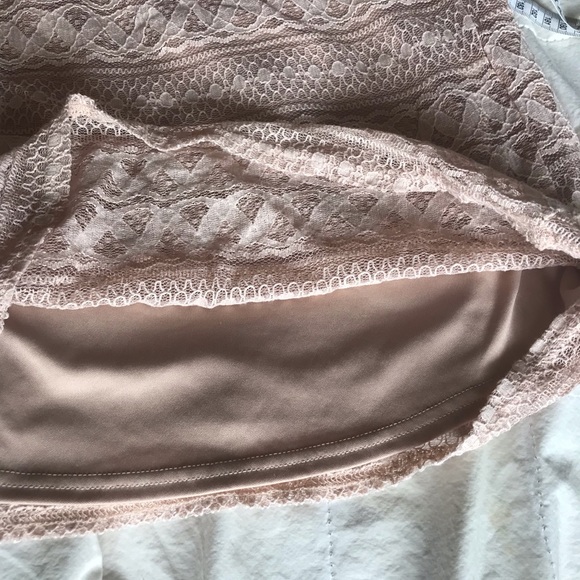 🌸 Light blush /tan colored halter top, Size XS - Picture 4 of 7